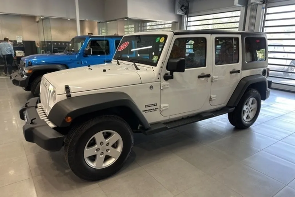 2014 Jeep Wrangler Unlimited Sport photo 1