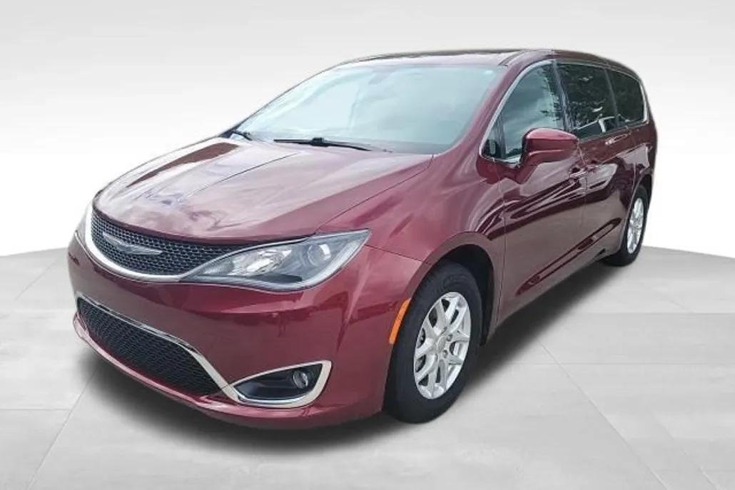 2020 Chrysler Pacifica Touring photo 1