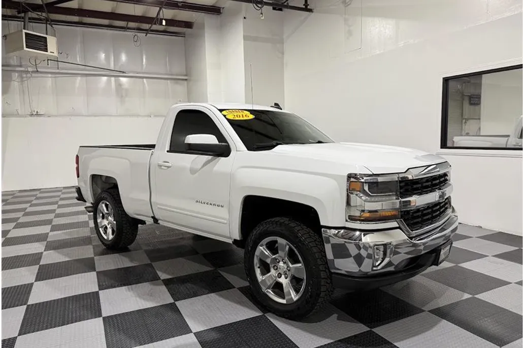 2016 Chevrolet Silverado 1500 LT photo 1