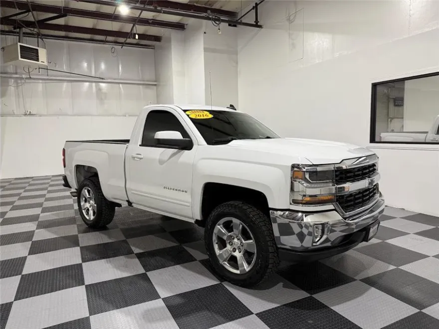 2016 Chevrolet Silverado 1500 LT photo 1