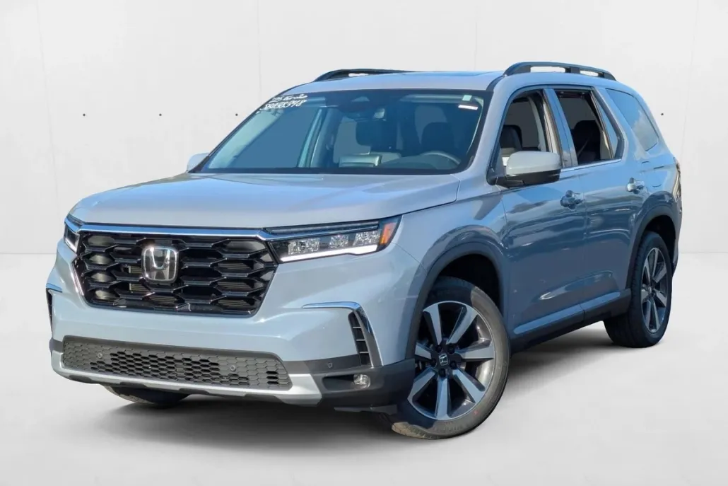 2025 Honda Pilot Touring photo 1