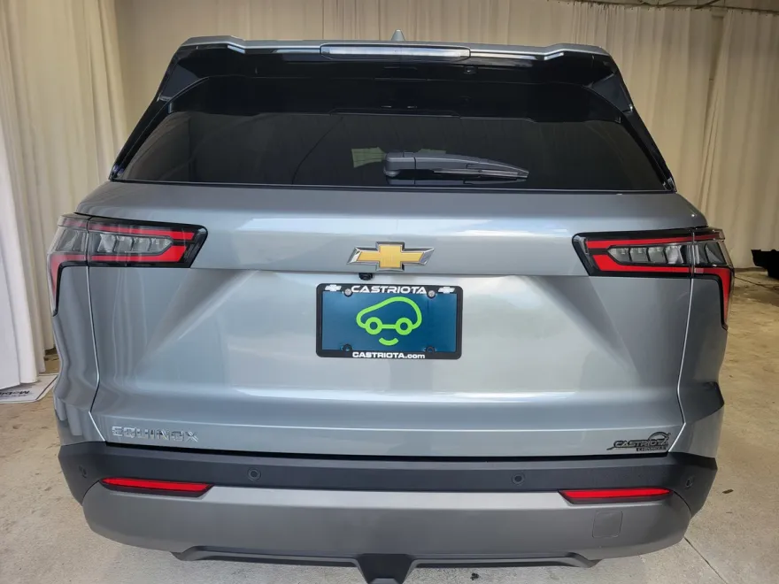 2025 Chevrolet Equinox LT photo 1