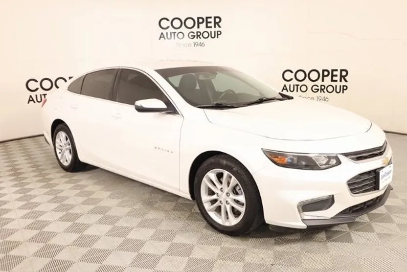 2017 Chevrolet Malibu 1LT photo 1