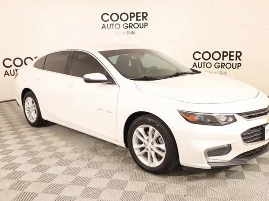 2017 Chevrolet Malibu 1LT photo 1