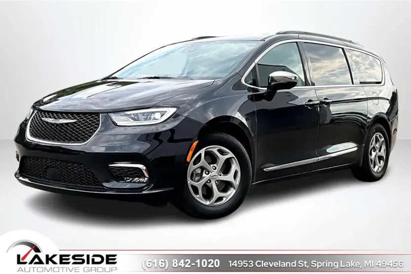 2022 Chrysler Pacifica Limited photo 1