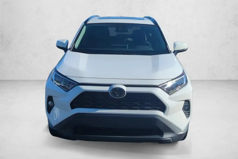 2020 Toyota RAV4 XLE Premium photo 1