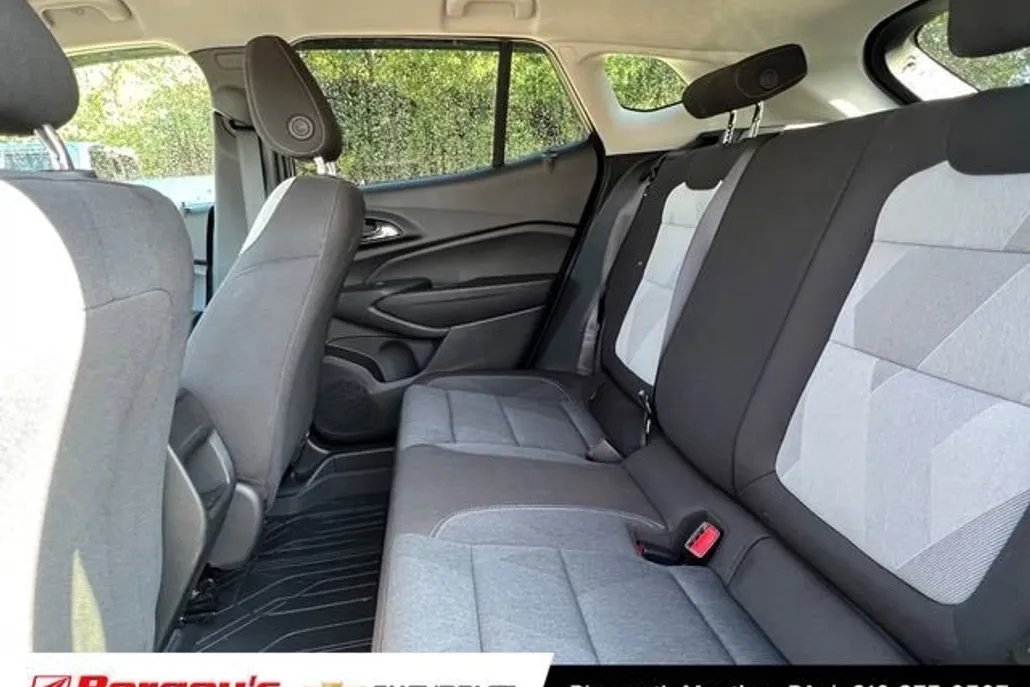 2025 Chevrolet Trax LS photo 1