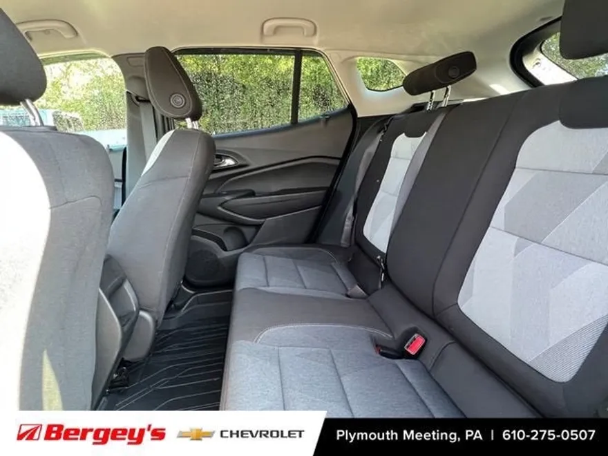 2025 Chevrolet Trax LS photo 1