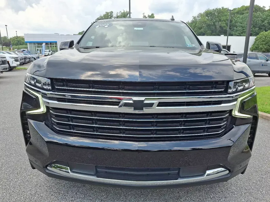 2023 Chevrolet Tahoe LT photo 1