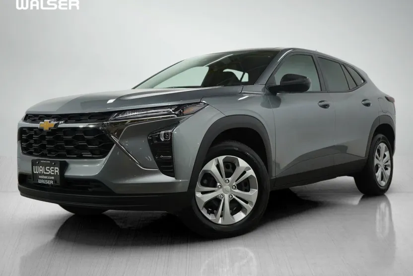 2024 Chevrolet Trax LS photo 1