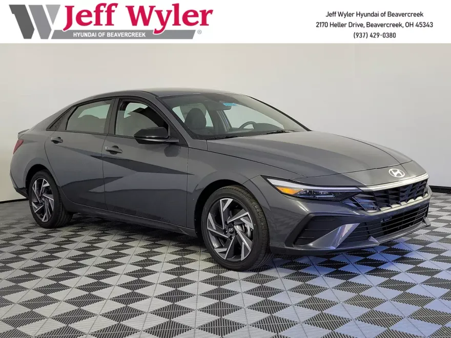 2025 Hyundai Elantra SEL Sport photo 1