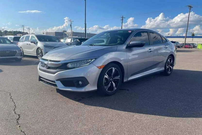 2016 Honda Civic Touring photo 1