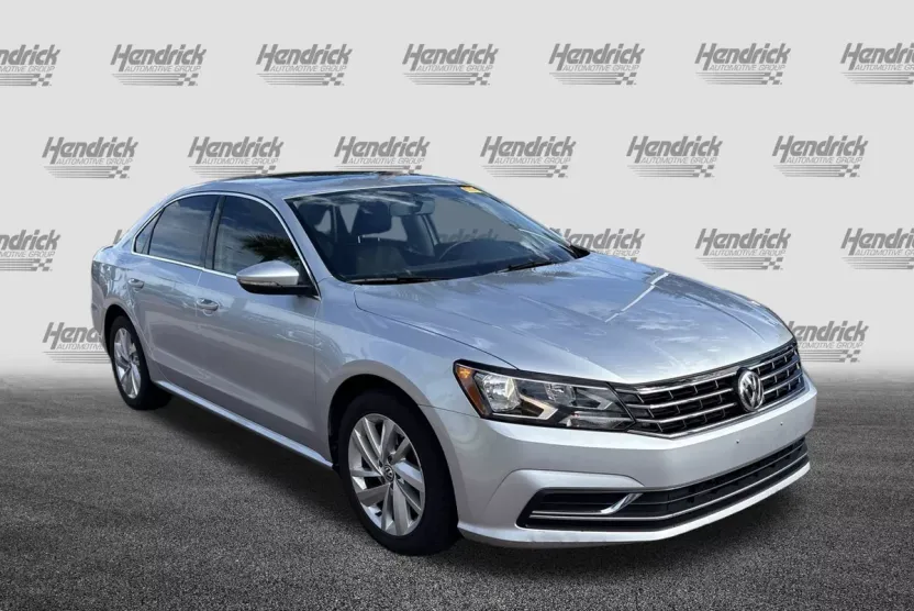 2018 Volkswagen Passat 2.0T SE photo 1