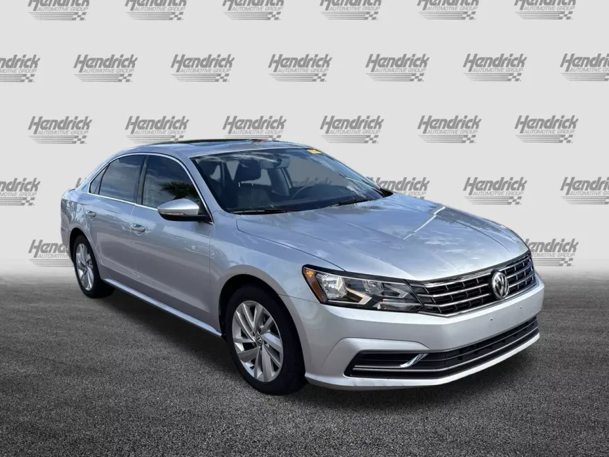 2018 Volkswagen Passat 2.0T SE photo 1
