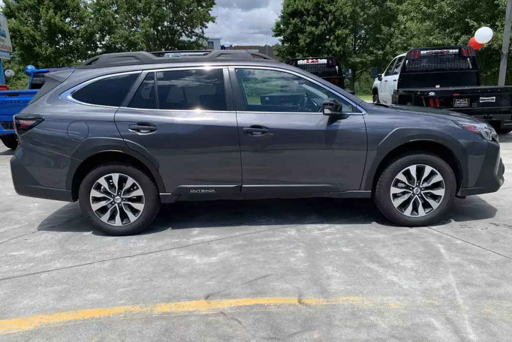 2023 Subaru Outback Limited photo 1