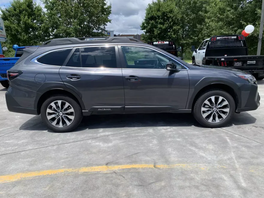 2023 Subaru Outback Limited photo 1