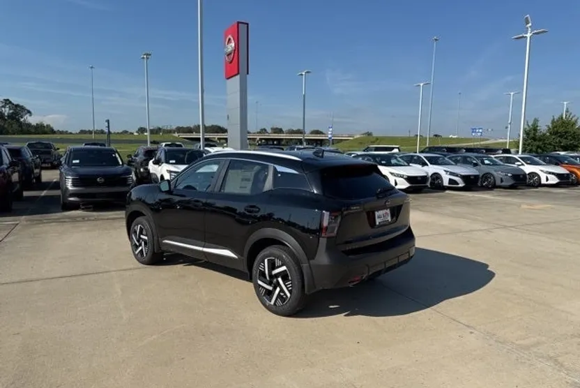 2026 Nissan Kicks SV photo 1