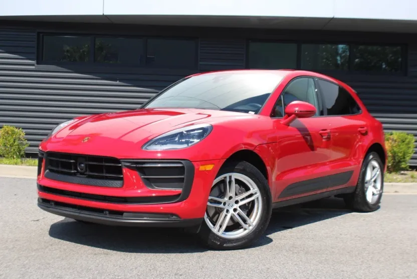 2024 Porsche Macan Base photo 1