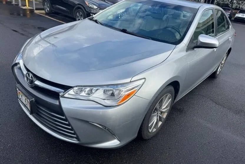 2017 Toyota Camry XLE photo 1