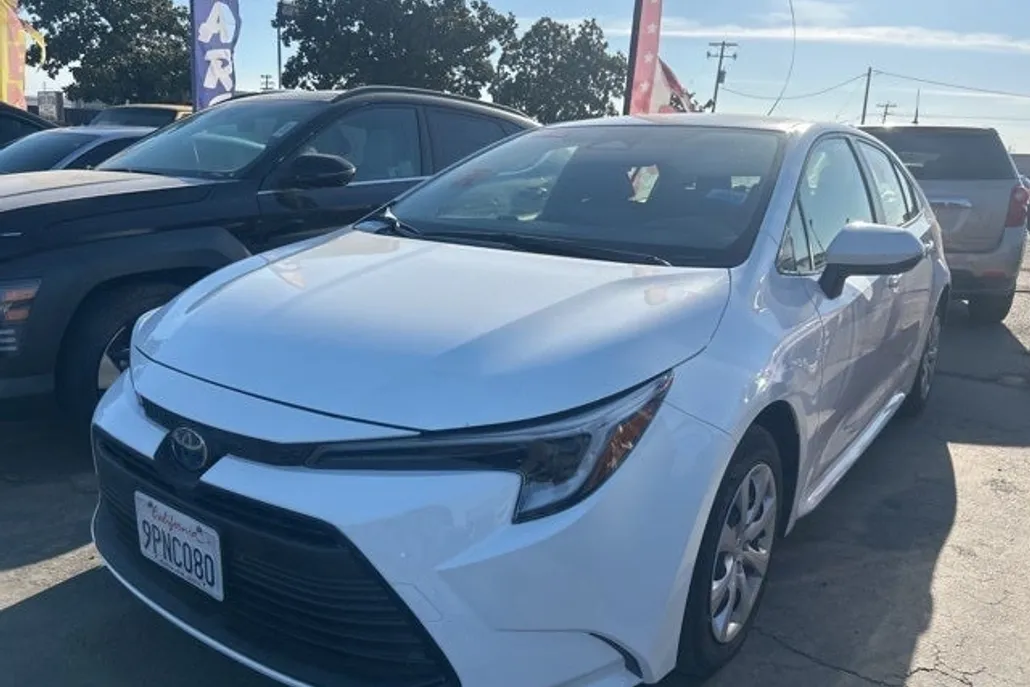 2024 Toyota Corolla Hybrid LE photo 1