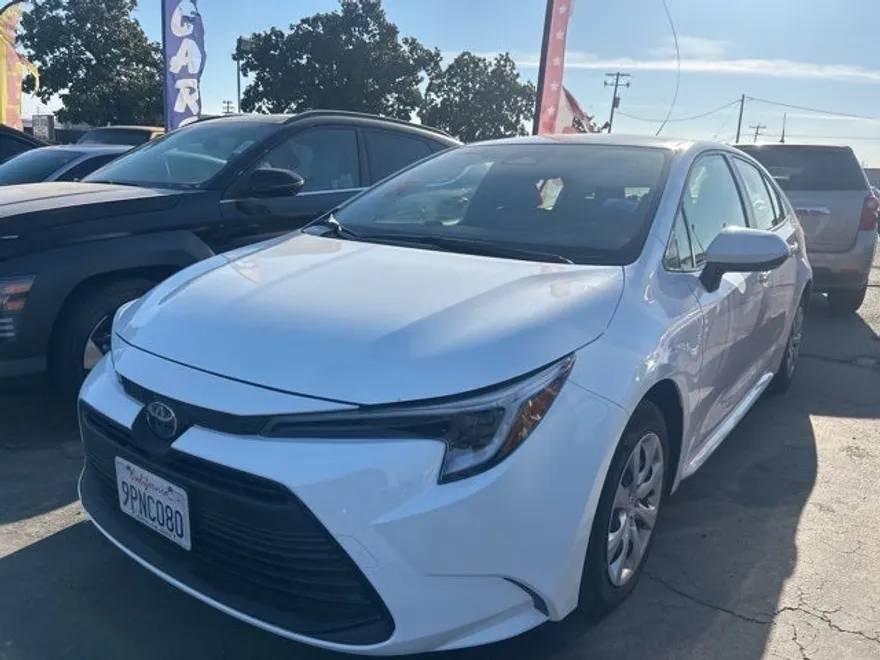 2024 Toyota Corolla Hybrid LE photo 1