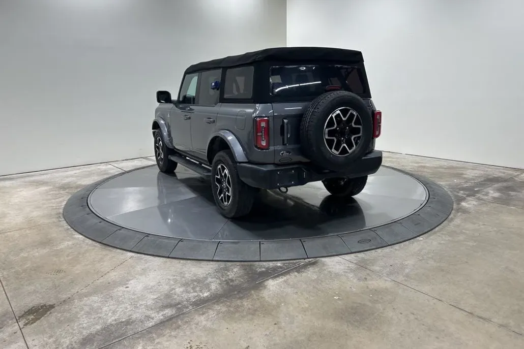 2022 Ford Bronco Outer Banks photo 1
