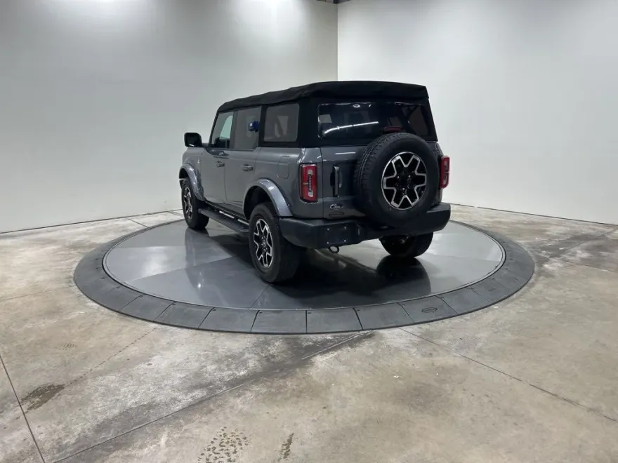2022 Ford Bronco Outer Banks photo 1