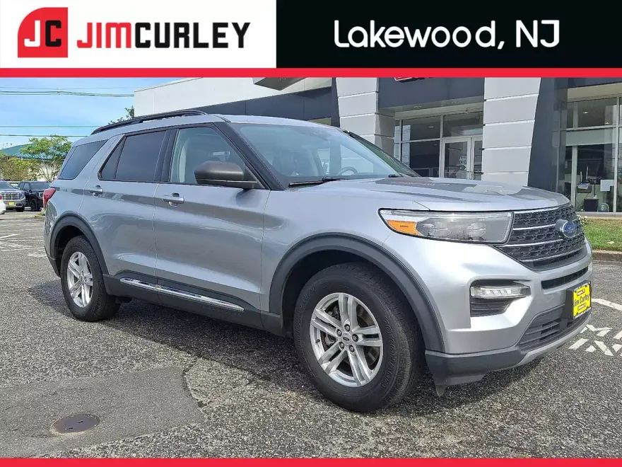 2021 Ford Explorer XLT photo 1