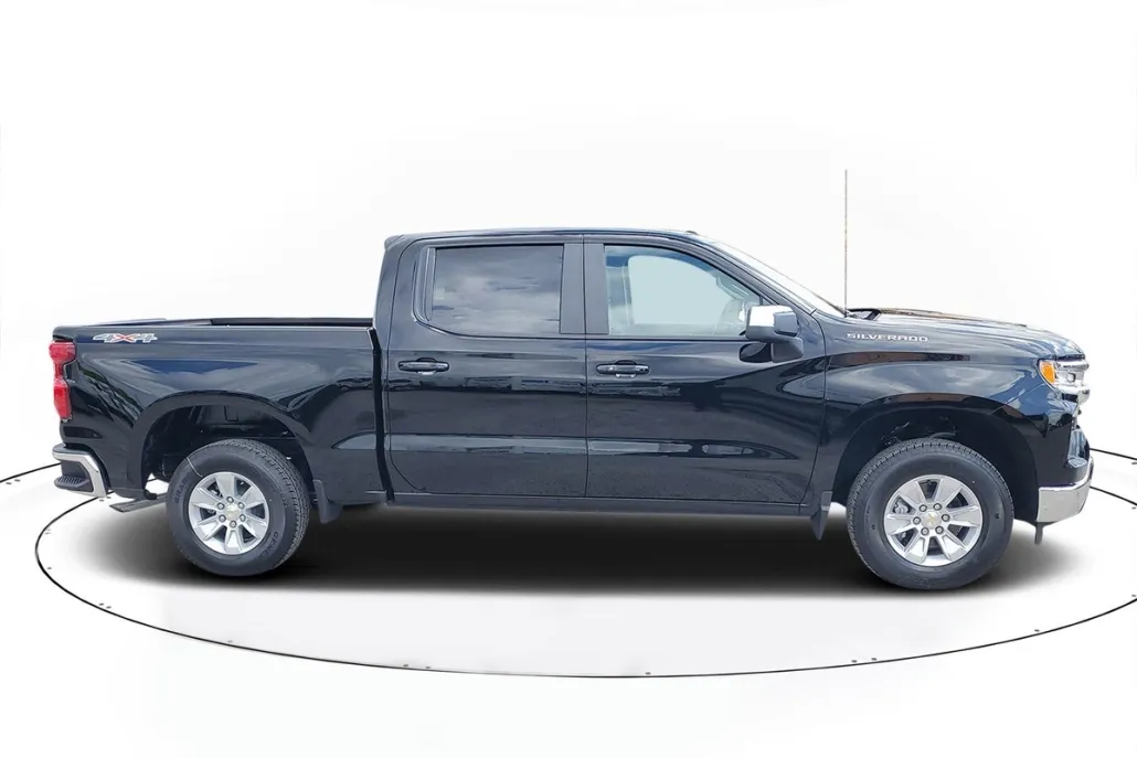 2025 Chevrolet Silverado 1500 LT photo 1