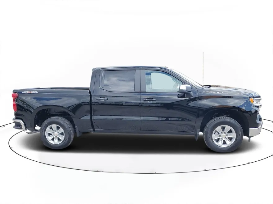 2025 Chevrolet Silverado 1500 LT photo 1