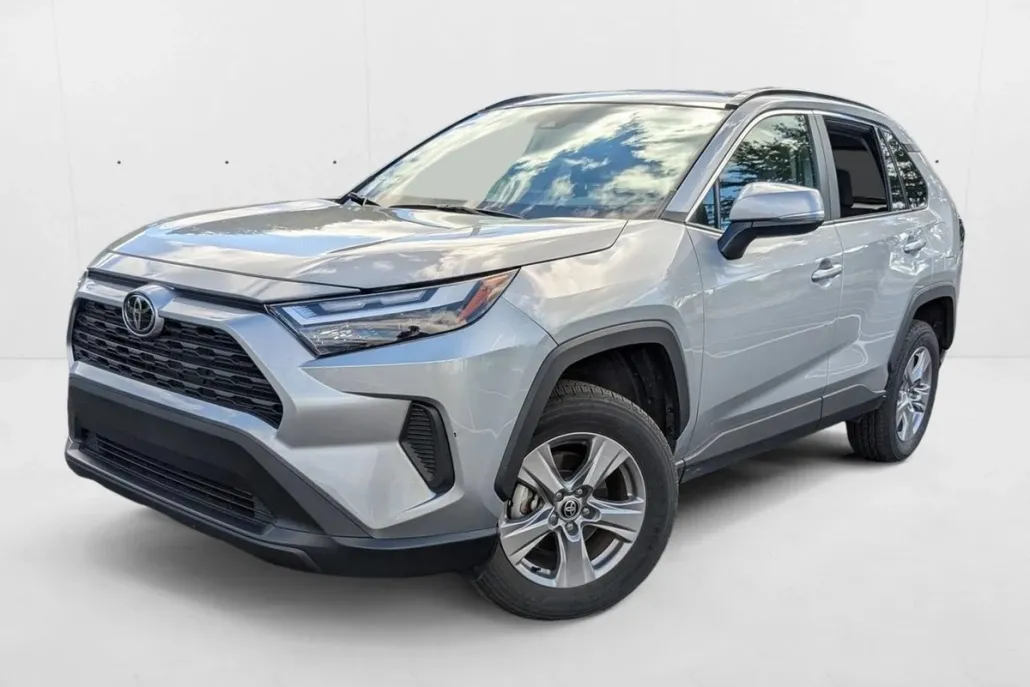 2025 Toyota RAV4 XLE photo 1