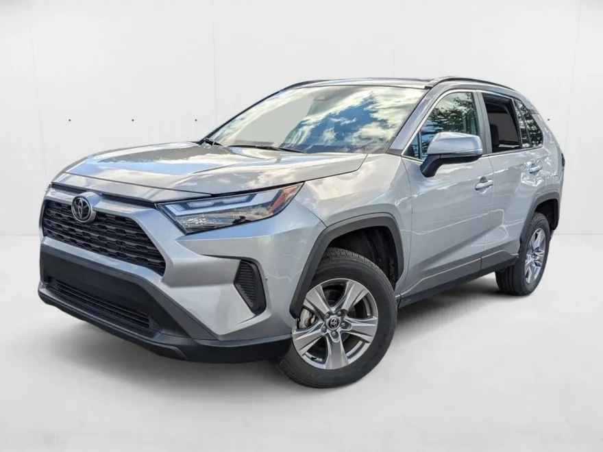 2025 Toyota RAV4 XLE photo 1