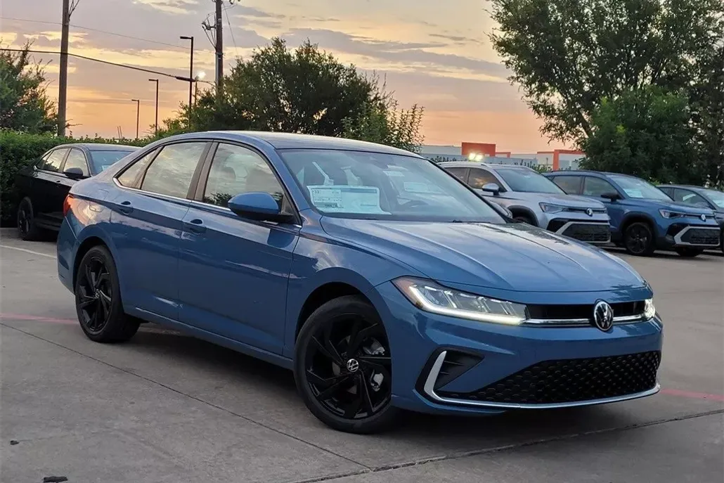 2025 Volkswagen Jetta 1.5T SE photo 1