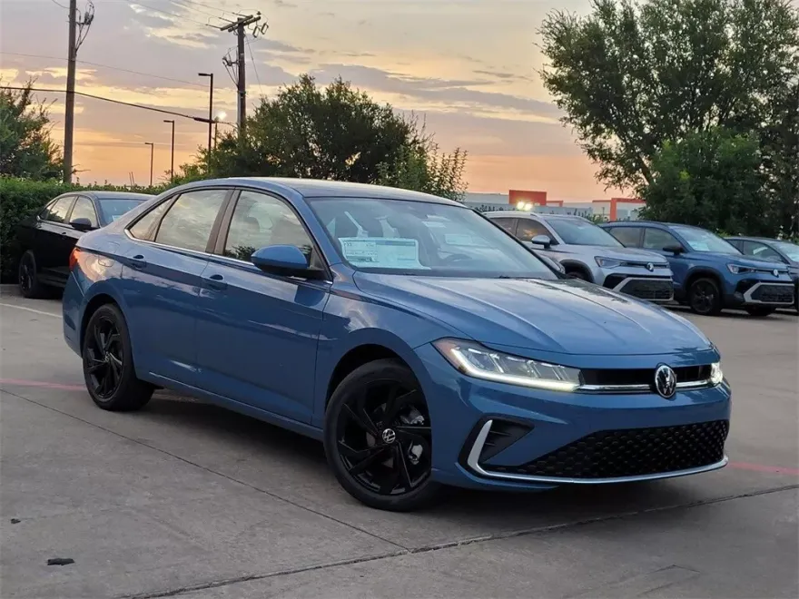 2025 Volkswagen Jetta 1.5T SE photo 1
