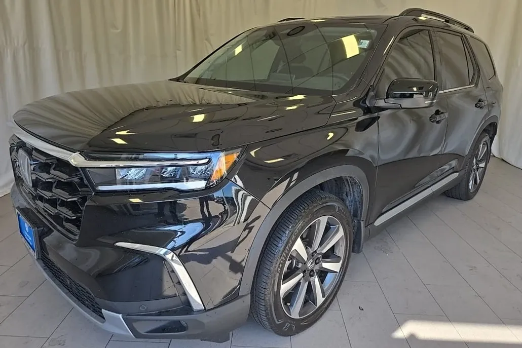 2023 Honda Pilot Touring photo 1