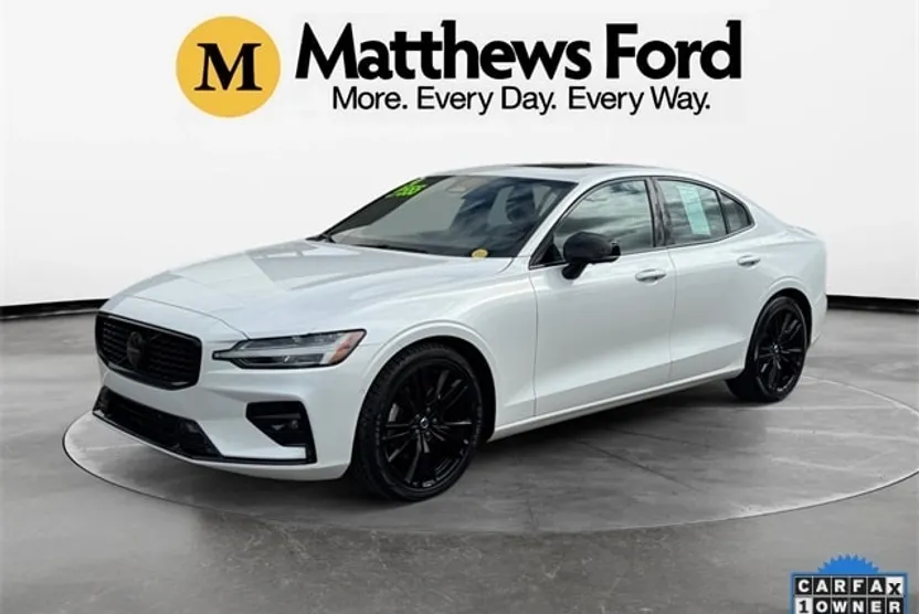 2024 Volvo S60 B5 Plus Black Edition photo 1