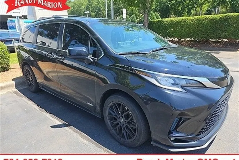 2021 Toyota Sienna XSE photo 1