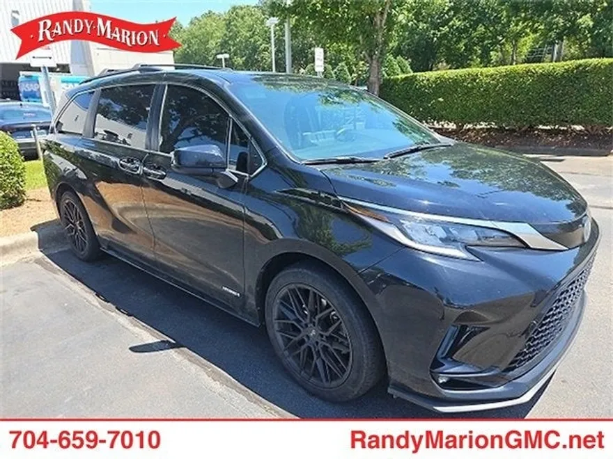 2021 Toyota Sienna XSE photo 1