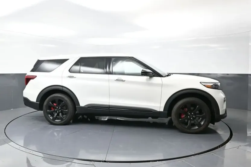 2021 Ford Explorer ST photo 1