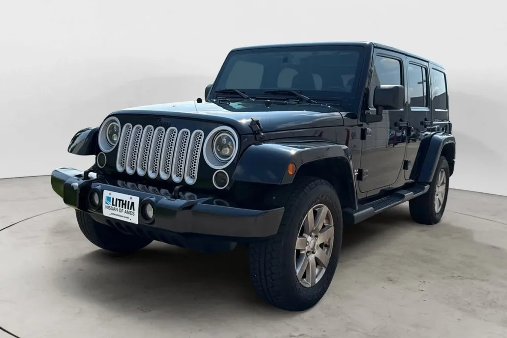 2013 Jeep Wrangler Unlimited Sahara photo 1