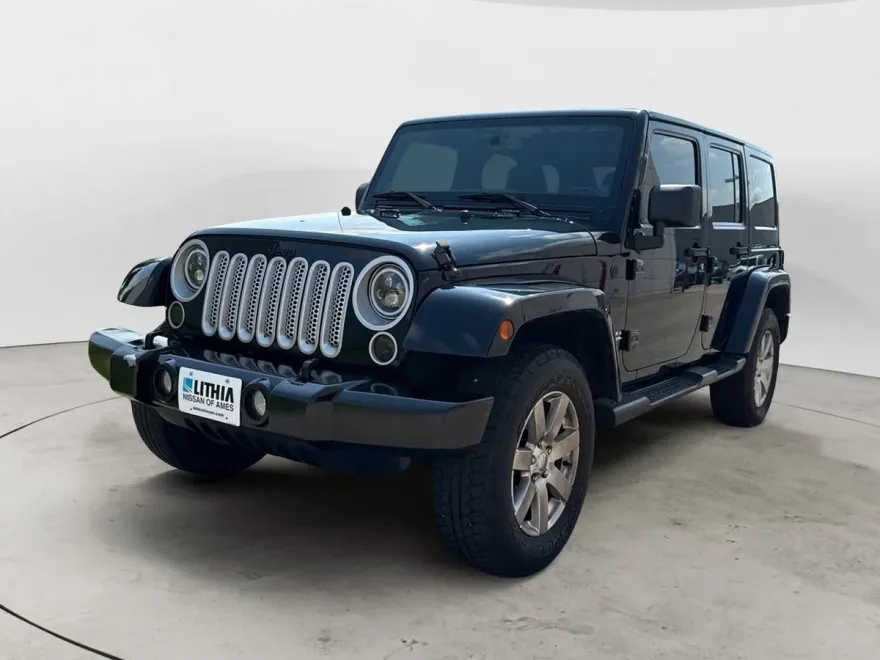 2013 Jeep Wrangler Unlimited Sahara photo 1