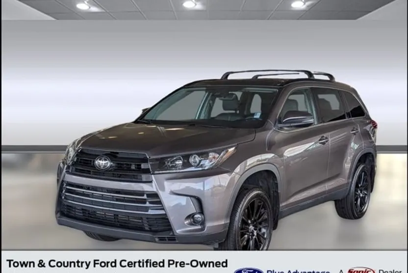 2019 Toyota Highlander SE photo 1