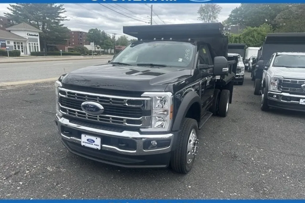 2025 Ford F-550 XLT photo 1