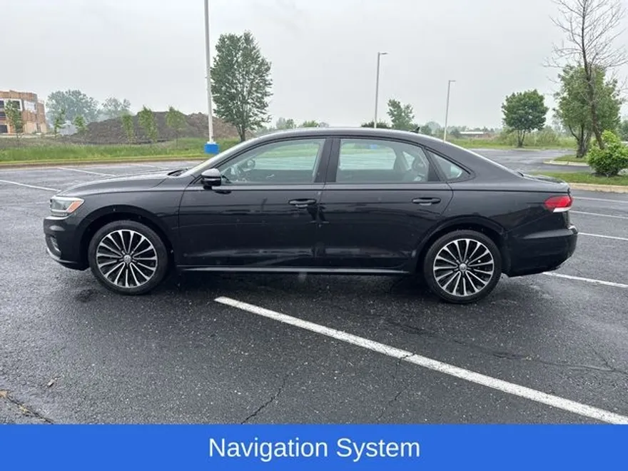 2022 Volkswagen Passat 2.0T Limited photo 1