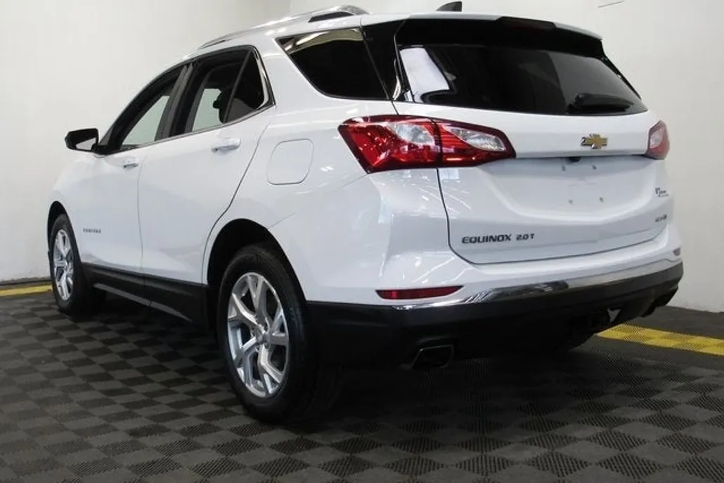 2020 Chevrolet Equinox LT photo 1