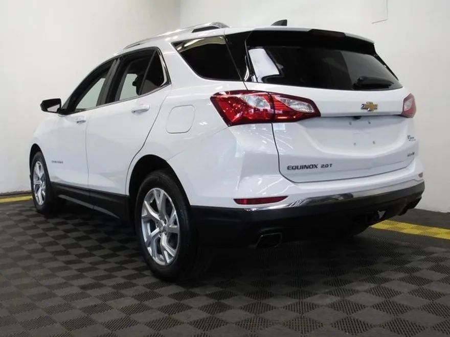 2020 Chevrolet Equinox LT photo 1