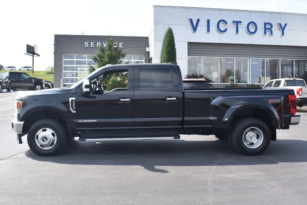 2022 Ford F-350 Lariat photo 1