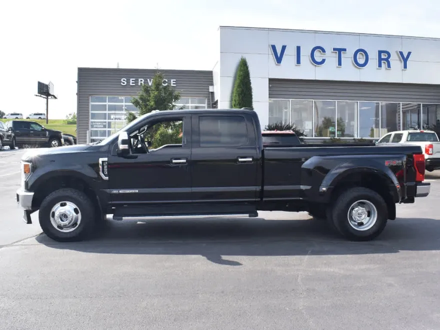 2022 Ford F-350 Lariat photo 1