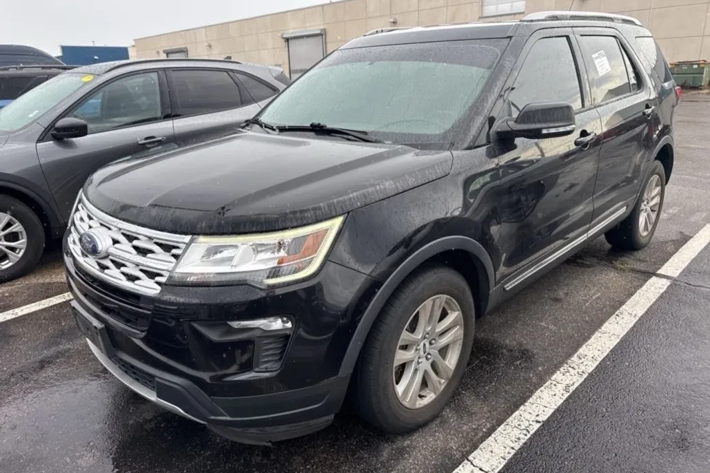 2019 Ford Explorer XLT photo 1