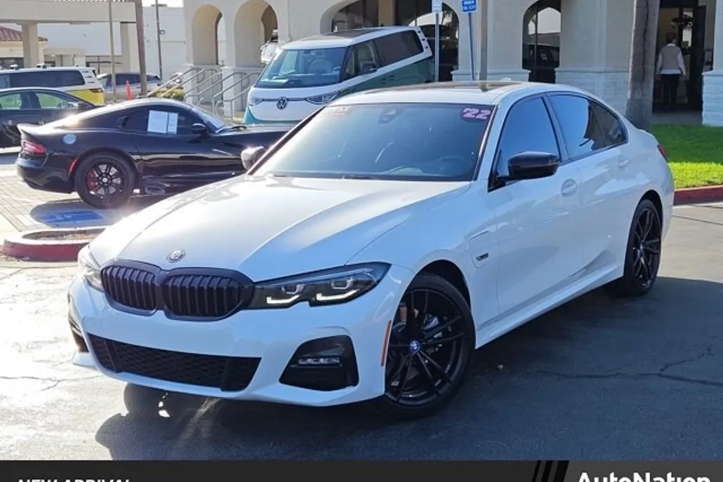 2022 Bmw 330e 3-Series photo 1